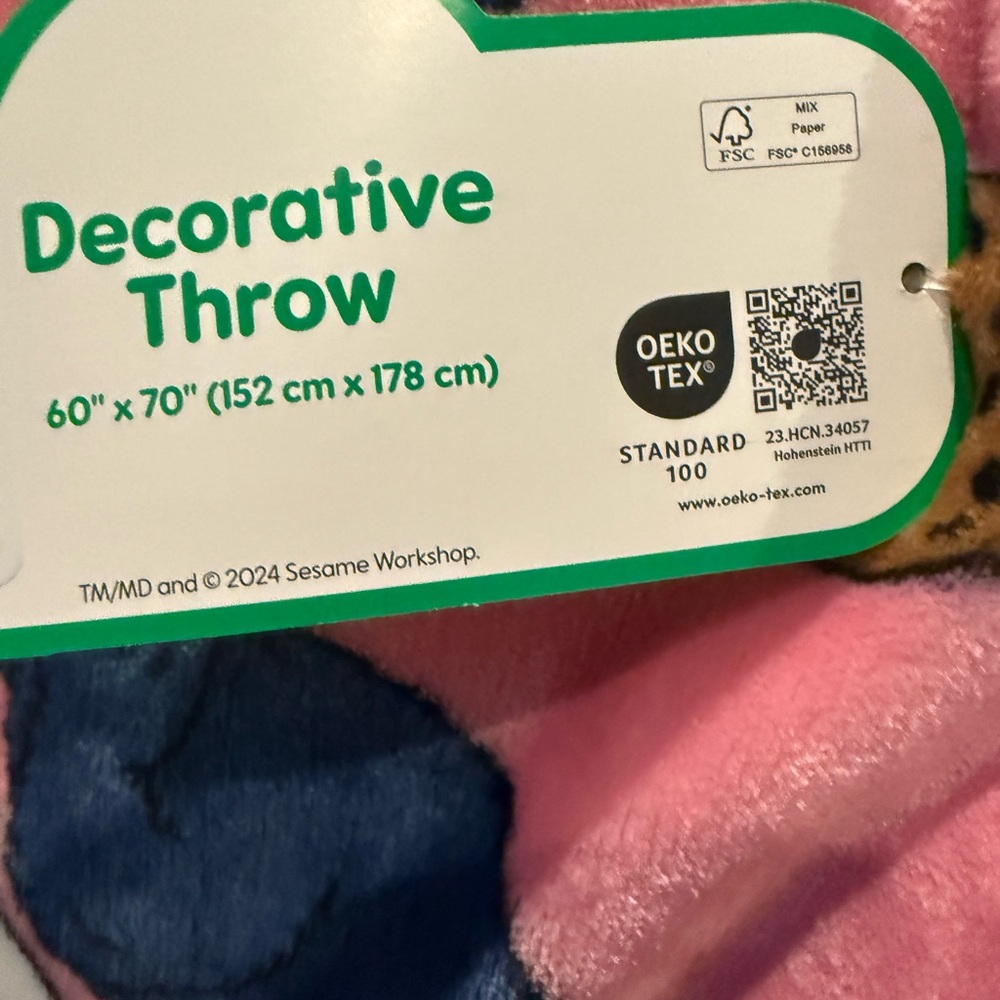 Absolutely Adorable Sesame Street Cookie Monster Throw- 60x70 inches- NWT - Picture 3 of 4